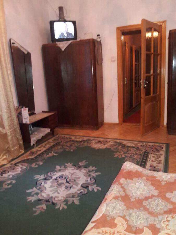 Квартира Між Вокзалом І Центром リヴィウ エクステリア 写真